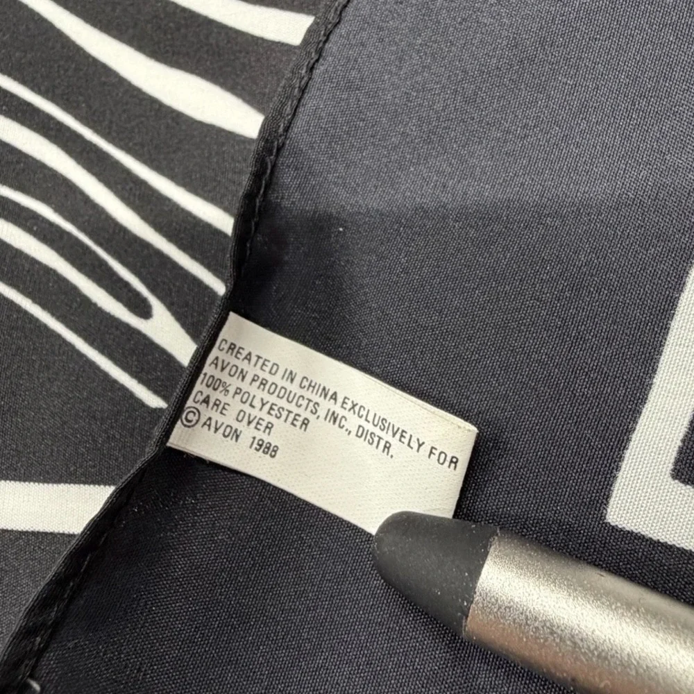 Avon 1988 Womens‎ Black White Zebra Print Scarf  Polyester 34 in